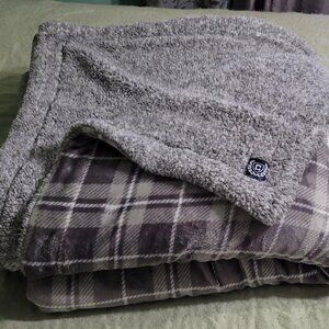 Chaps sherpa reverse plaid blanket full/queen 92" x 92"